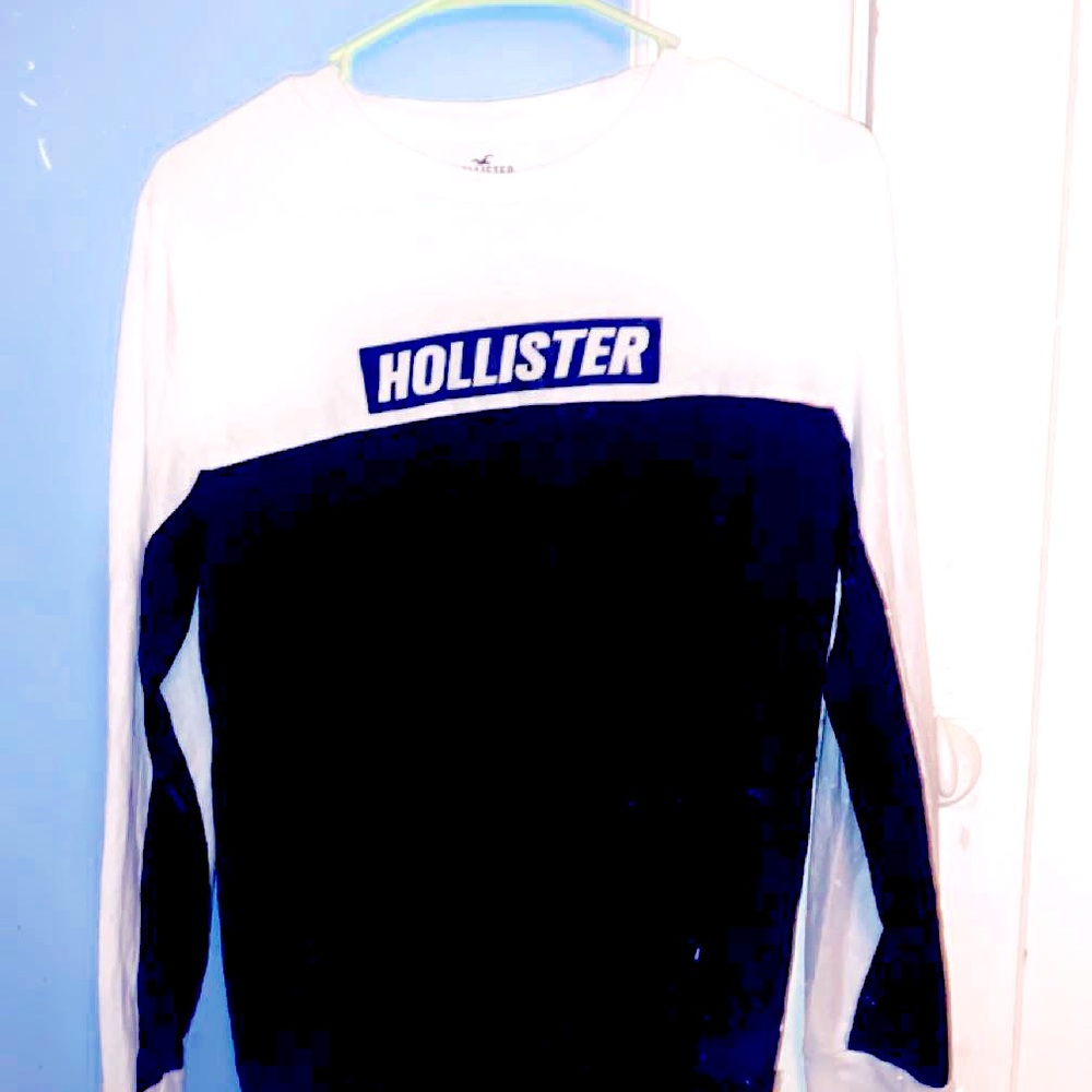 Long sleeve like new super comfy size med Black and white